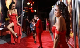 Mỹ nhân Hollywood khoe ngực căng đầy hút mắt