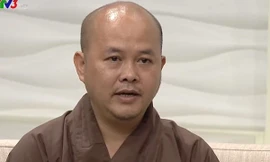 Đại đức Thích Bản Hoan trong chương trình Cà phê sáng hôm 23/3. Ảnh chụp màn hình