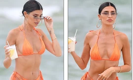 'Mỹ nhân nóng bỏng nhất Canada' khoe dáng đẹp như tạc tượng trên biển