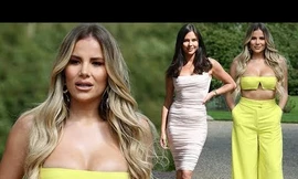 Dàn mỹ nhân truyền hình Anh mặc gợi cảm đi quay phim