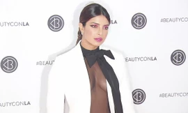 Hoa hậu Priyanka Chopra khoe ngực đầy nóng bỏng với phong cách không nội y