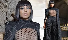 Giật mình với áo màu nude như không mặc của mỹ nhân Hollywood 