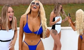 Cặp sao truyền hình thực tế Anh khoe dáng nóng bỏng với bikini