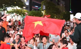 CĐV vỡ oà sau khi U23 Việt Nam đè bẹp Thái Lan, đoạt vé VCK U23 châu Á