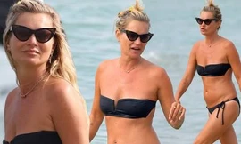 'Huyền thoại làng mốt' Kate Moss tự tin mặc bikini bé xíu ở tuổi 45