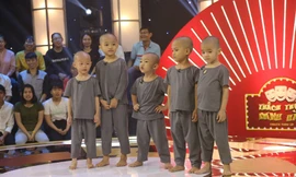 Nhóm 5 chú tiểu gây bão cộng đồng mạng sau khi xuất hiện tại chương trình Thách thức danh hài.