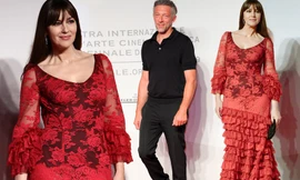 Minh tinh Monica Bellucci xinh đẹp không tuổi trên thảm đỏ LHP Venice