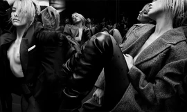 Amber Heard - vợ cũ 'cướp biển' Johnny Depp phô trọn ngực trần trên tạp chí