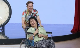 Nghệ sĩ Hoàng Lan ngồi xe lăn tái xuất sau nhiều năm bệnh tật