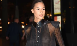 Siêu mẫu nội y 9x mặc áo mỏng tang, không nội y lộ trọn vòng 1 gây choáng