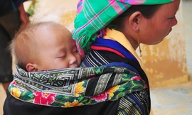 Hỗ trợ con em là nạn nhân vụ sạt lở đến trường