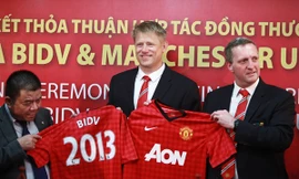 Fan Quỷ đỏ háo hức đón Peter Schmeichel