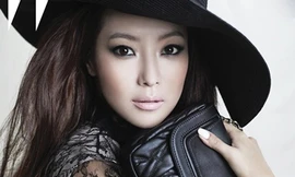 Kim Hee Sun kiêu kỳ với túi da tự thiết kế