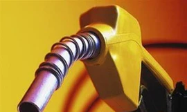 Bắt quả tang đại lý xuất lậu hơn 2.000 lít xăng, dầu qua biên giới