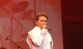 Đàm Vĩnh Hưng lại bị đe dọa khi biểu diễn tại Mỹ