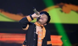 Giọng hát Việt nhí: Cậu bé 12 tuổi 'lên đồng' với 'Chiếc khăn Piêu'