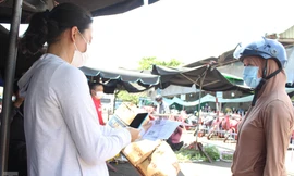 Đà Nẵng chính thức áp dụng thẻ đi chợ QR Code thí điểm tại các chợ thuộc quản lý của SỞ Công thương. Người dân tỏ ra hài lòng khi đi chợ bằng loại thẻ này vì tiết kiệm được thời gian, chỉ cần lưu trữ ảnh chụp thẻ là có thể dễ dàng ra vào chợ.