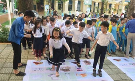 Trong thời gian tới, Thành Đoàn phối hợp với Hội LHPN và Hội TT&BVQTE tiếp tục đẩy mạnh các mô hình lắng nghe trẻ em nói. Ảnh: Giang Thanh