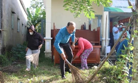 Công nhân, người lao động Đà Nẵng đồng loạt ra quân dọn vệ sinh môi trường