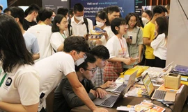Bạn trẻ háo hức tham gia Ngày hội Công nghệ và Khởi nghiệp Miền Trung