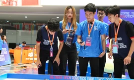 Bạn trẻ miền Trung - Tây Nguyên sáng tạo robot, tranh tài trên đường đua Robotics