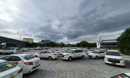 Taxi Đà Nẵng xếp dài ở bãi đỗ, các hãng dè dặt hoạt động trở lại