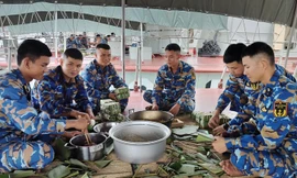 Ấm áp Tết đầu xa nhà của các chiến sĩ hải quân