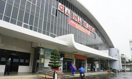 Bến xe, nhà ga Đà Nẵng vắng tanh, người dân phân vân chưa 'chốt' vé Tết