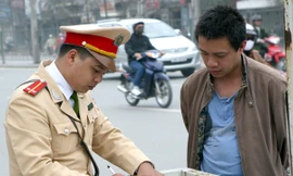 Lực lượng CSGT gặp khó khi xử lý xe mua bán không sang tên đổi chủ