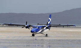 Bay từ đảo Westray tới đảo Papa Westray, thuộc quần đảo Orkney phía bắc nước Anh chỉ mất có một phút rưỡi. 