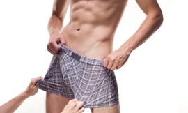 Vận đồ lót bó sát càng có xu hướng làm cho những “cỗ pháo” bị nóng hơn. 