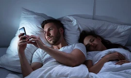 Chia sẻ mật khẩu với bạn đời sẽ giúp tin tưởng nhau hơn, nhưng đôi khi cũng gây ra những phiền phức.