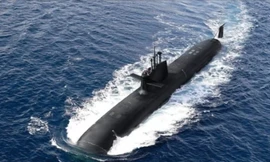 Tàu ngầm S-80 Plus của Tây Ban Nha sau khi được kéo dài thêm 10m để có thể nổi được thì lại không vào vừa bãi đỗ. Ảnh: The Guardian