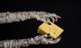 Nếu những mẫu vật tìm thấy tại lăng mộ của thị trưởng Ptahmes là pho mát thì đây là loại pho mát cổ đại nhất thế giới, có tuổi đời hơn 2.000 năm.