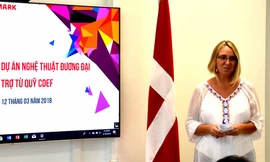 Bà Ane Kirsten Andersen, Tham Tán Văn Hóa của Đại sứ quán Đan Mạch tại Việt Nam công bố những dự án nhận tài trợ năm nay.