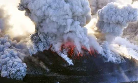 Núi lửa Shimmoe lại hoạt động sau 7 năm gián đoạn.