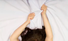 Kích thích bằng điện cực sẽ giúp phụ nữ đạt được cực khoái.