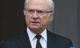 Nhà Vua Thụy Điển Carl XVI Gustaf gửi điện chia buồn.