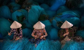 'Vá lưới' lên ngôi tại cuộc thi ảnh tôn vinh phụ nữ nông thôn