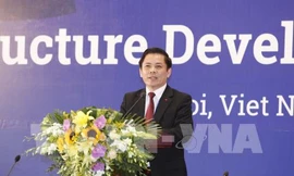 Bộ trưởng Giao thông Vận tải Nguyễn Văn Thể cho biết, từ nay đến năm 2020 sẽ hoàn thành 650km đường cao tốc Bắc- Nam. Ảnh: TTXVN