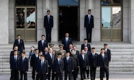 Đội vệ sỹ bảo vệ ông Kim Jong-un tại hội nghị thượng đỉnh liên Triều hồi tháng 4.Ảnh: Straits Times 