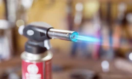 Đèn khò, thủ phạm gây cháy nhà từ người đàn ông giết nhện.