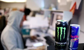 Sắp tới, các loại đồ uống có năng lượng sẽ bị cấm bán cho trẻ em tại Anh.