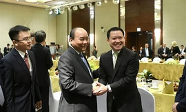 Thủ tướng gặp gỡ lãnh đạo các tập đoàn toàn cầu. Ảnh: Như Ý