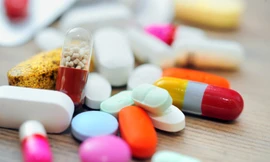 Số lượng người chết vì sử dụng thuốc giảm đau quá liều ở Mỹ ngày càng cao, khiến nhiều bác sỹ sẽ bị xét xử vì cấp thuốc sai phép.