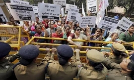 Người dân Ấn Độ phẫn nộ và đòi phải có hình phạt cao hơn với tội phạm hiếp dâm. Ảnh: Getty Images