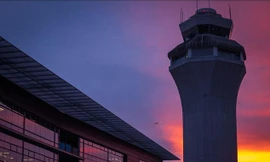 Hình ảnh cuối cùng của vật thể bay khi hạ độ cao xuống sân bay quốc tế Portland.