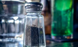 Hạt tiêu đen có nhiều công dụng thần kỳ mà nhiều người không để ý.