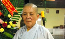 Chùa hai cô với mõ gáo dừa