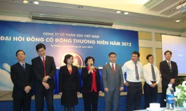 Hội Đồng Quản trị và Ban Kiểm soát nhiệm kỳ mới 2012-2016 ra mắt đại hội